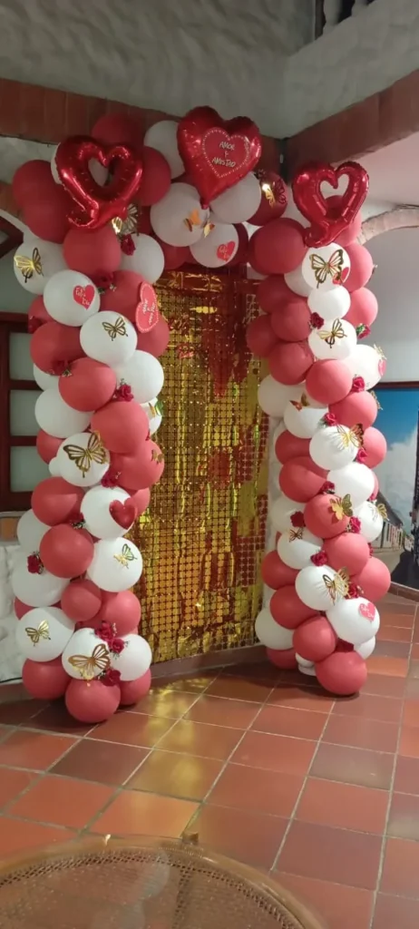 Arco de globos rojos y blancos