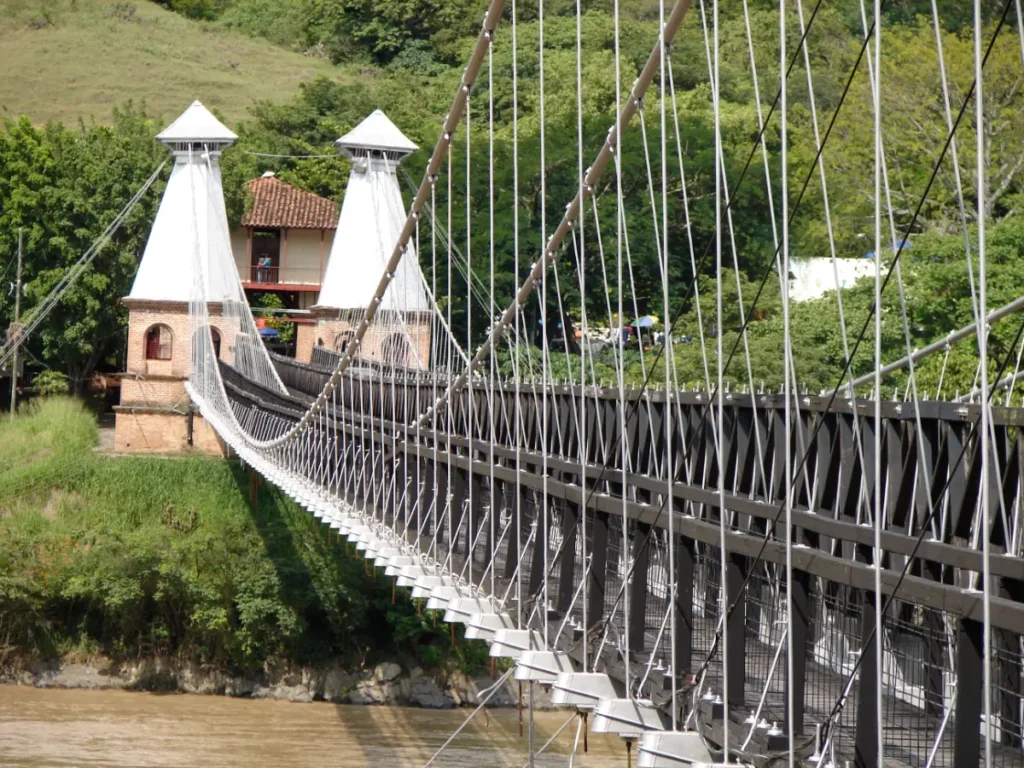 Puente de Occidente sobre el río Cauca